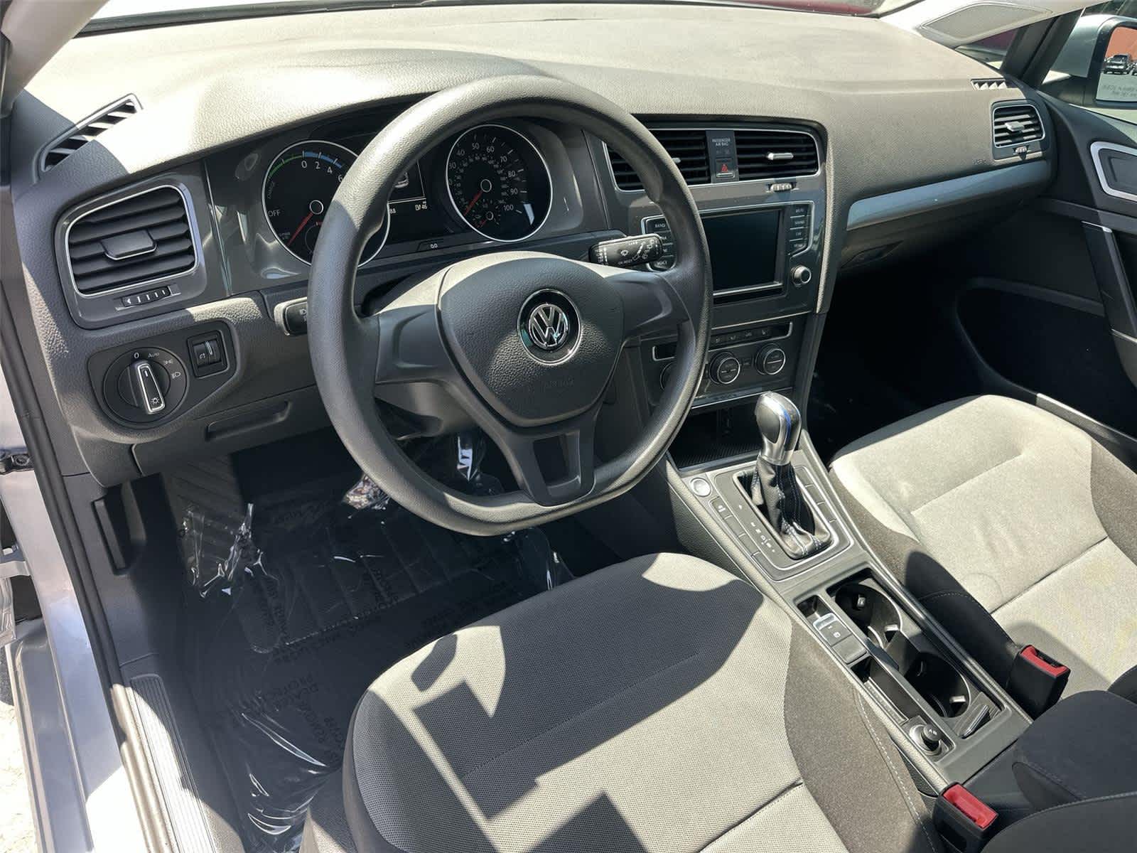 Thumbnail: 2016 Volkswagen e-Golf - 2