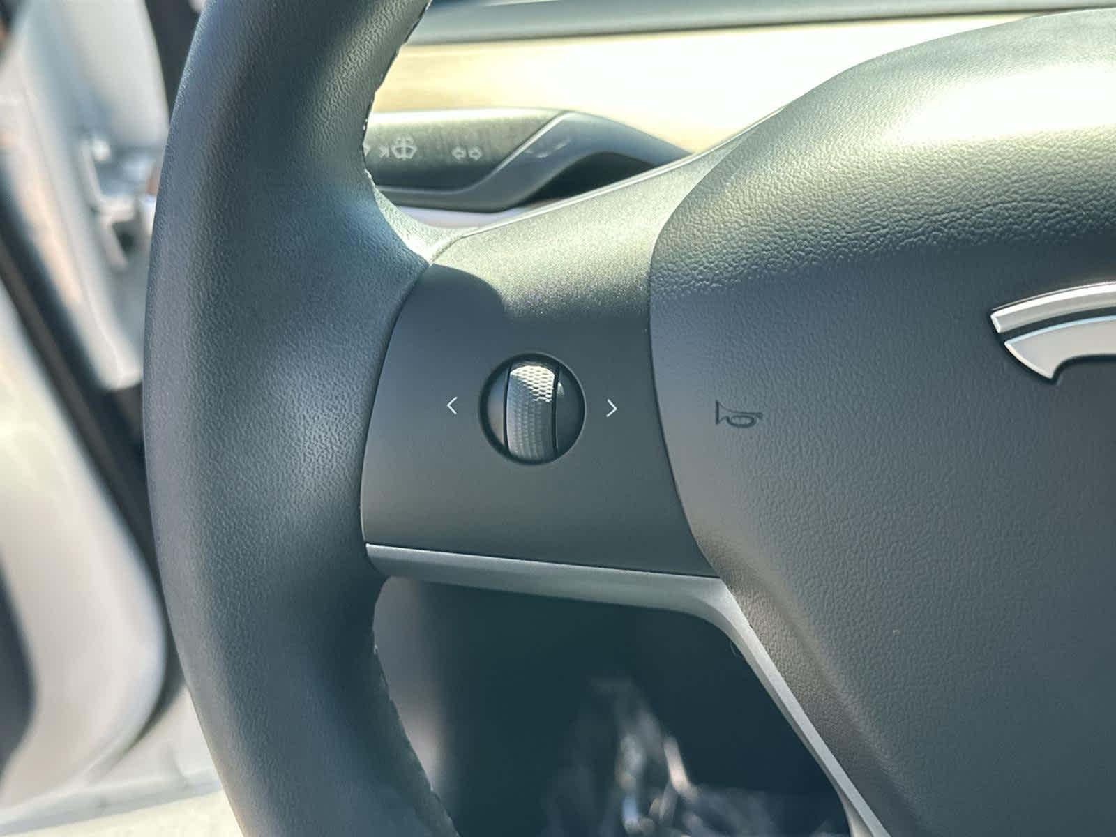 Thumbnail: 2020 Tesla Model 3 - 24