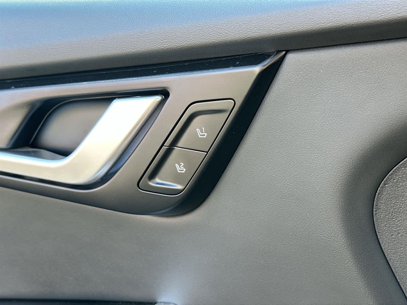 Thumbnail: 2022 Kia EV6 - 31