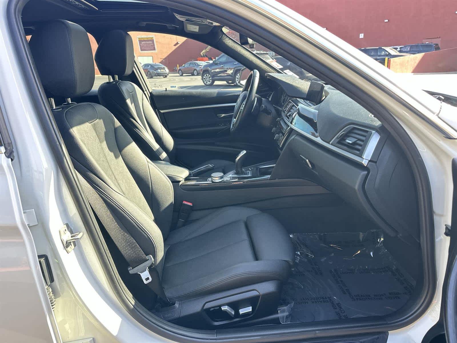 Thumbnail: 2017 BMW 3 Series - 14