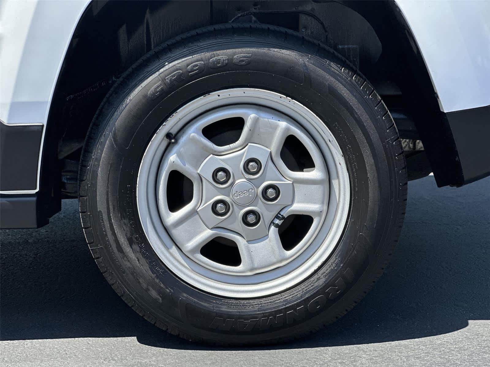 Thumbnail: 2016 Jeep Patriot - 9
