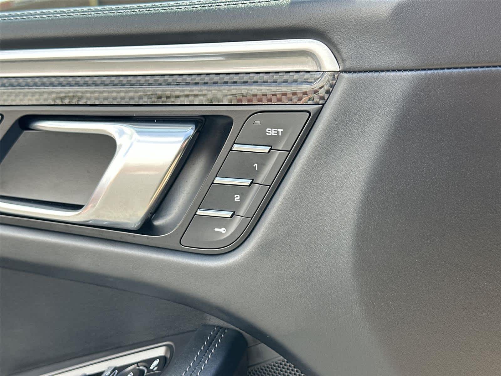 Thumbnail: 2020 Porsche Macan - 41