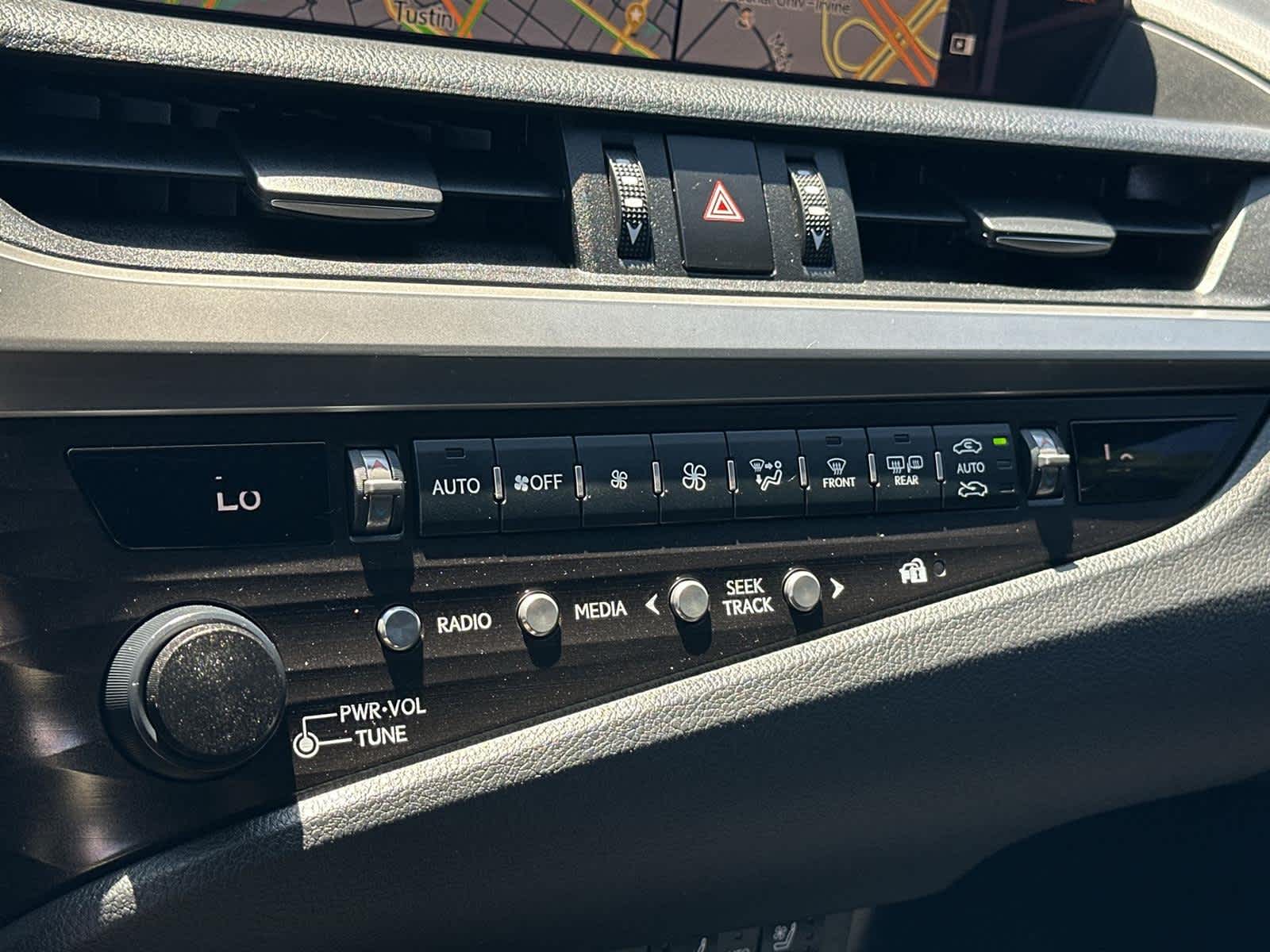 Thumbnail: 2020 Lexus ES - 29