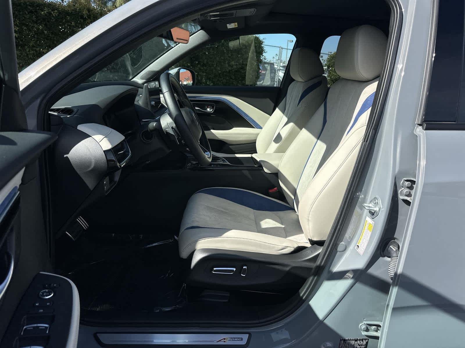 Thumbnail: 2025 Acura ADX - 11