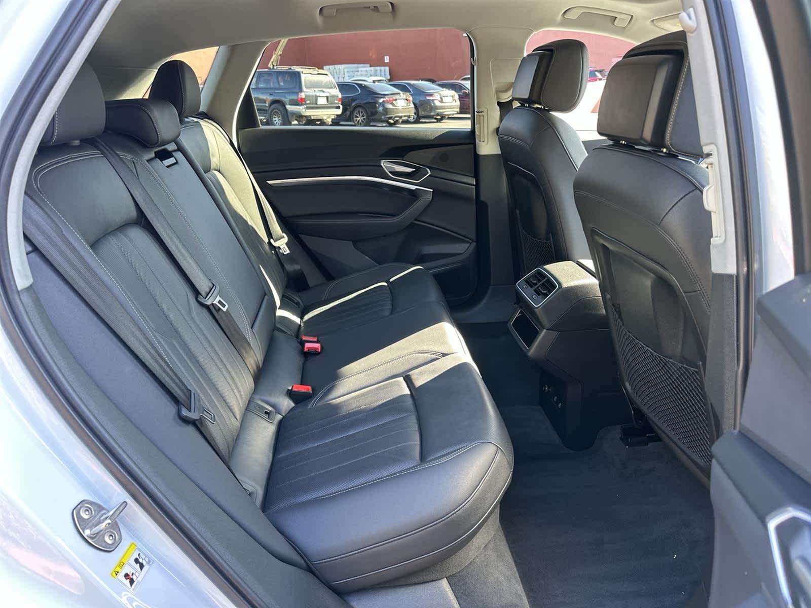 Thumbnail: 2022 Audi e-tron - 13