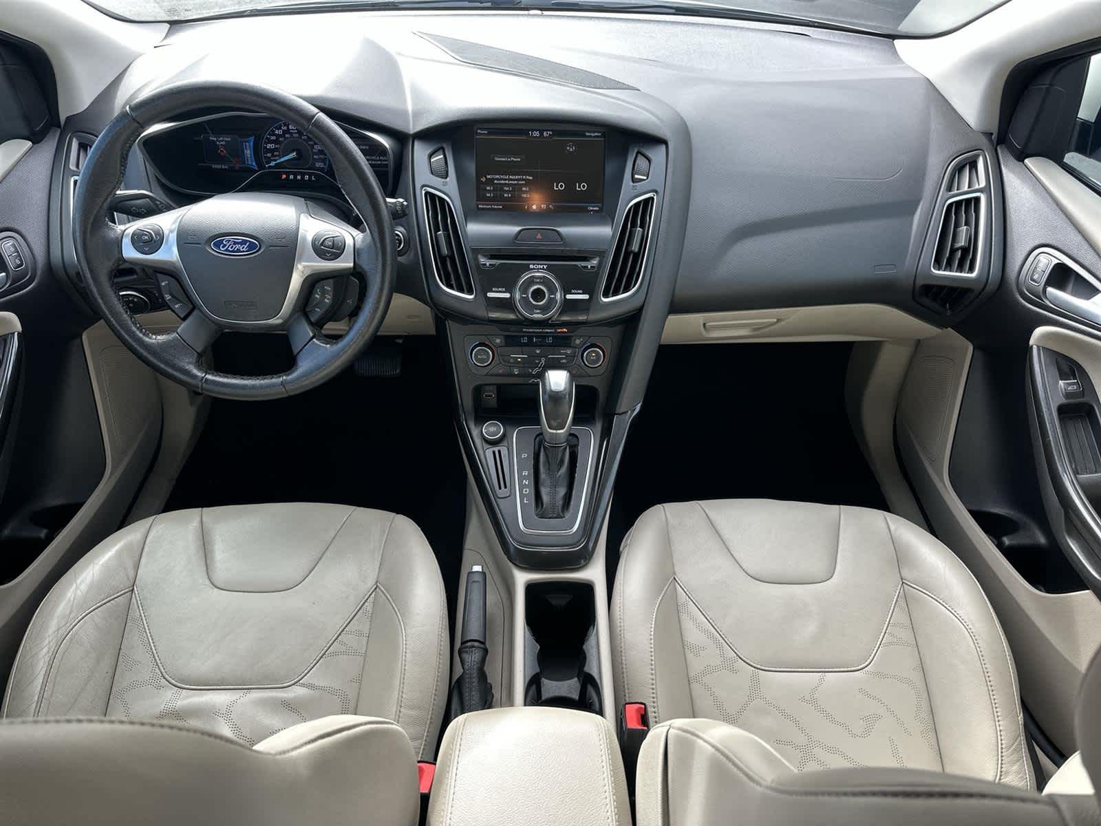 Thumbnail: 2015 Ford Focus - 10