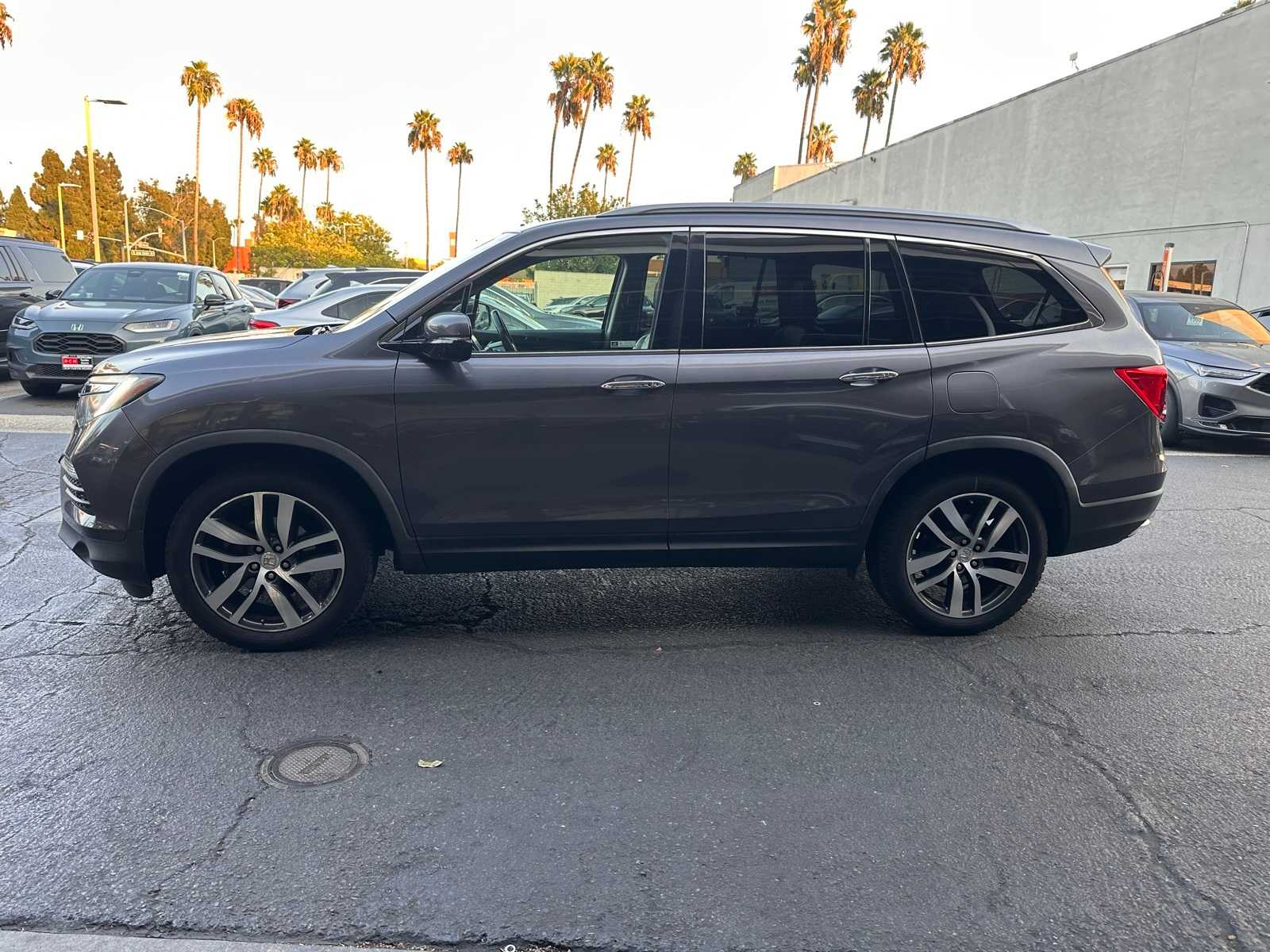 Thumbnail: 2017 Honda Pilot - 2