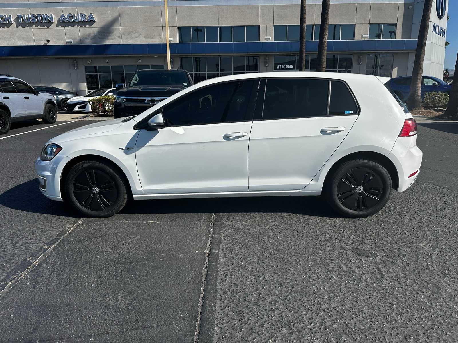 Thumbnail: 2017 Volkswagen e-Golf - 2