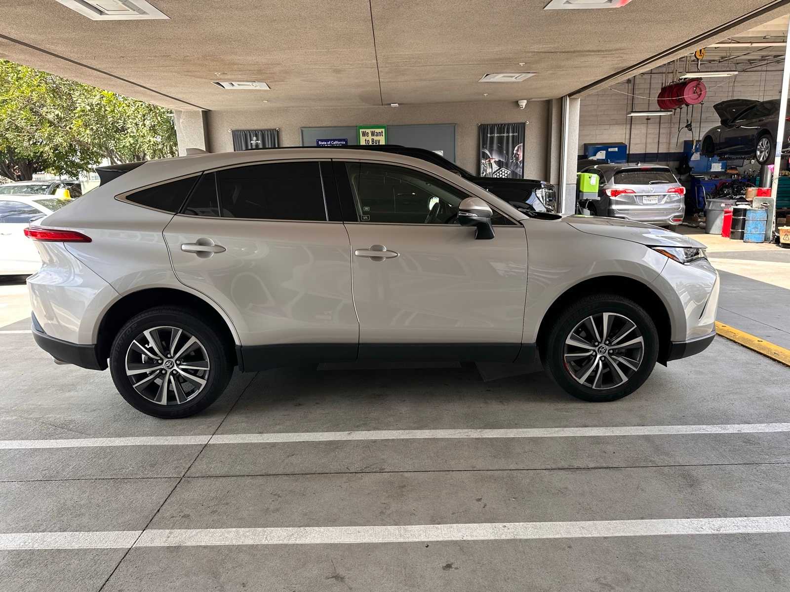 Thumbnail: 2022 Toyota Venza - 6