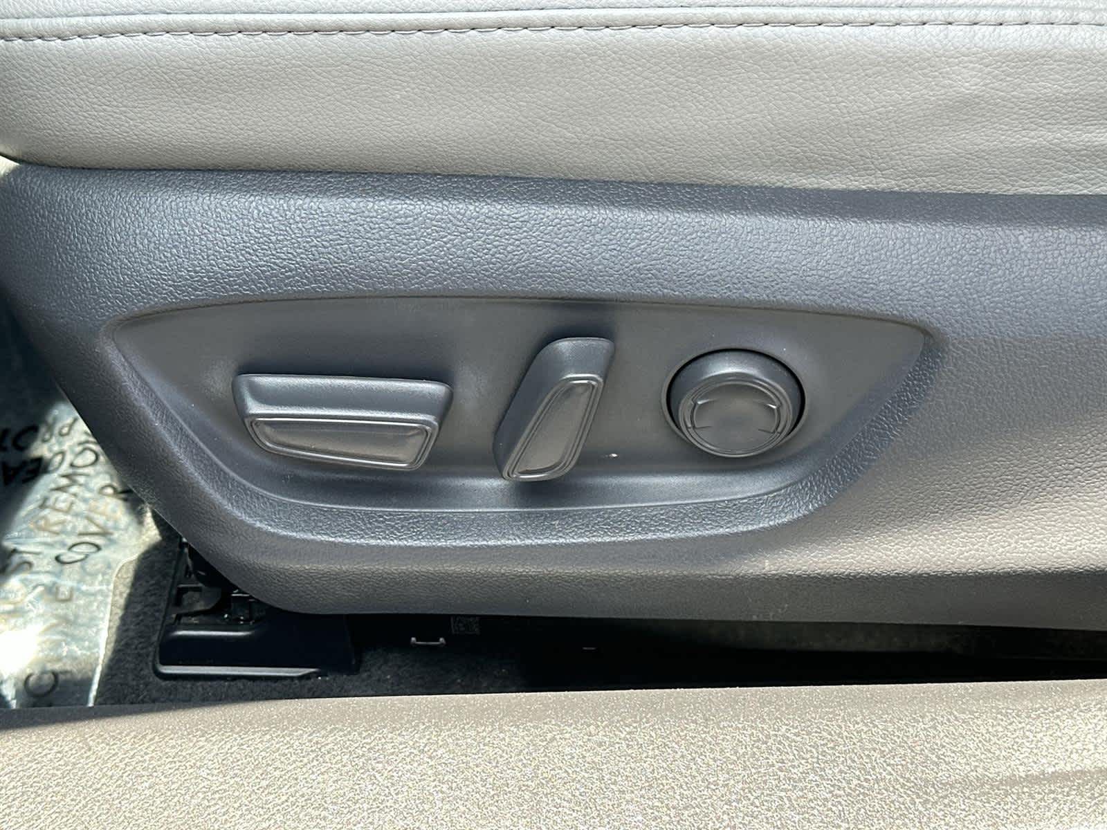 2018 Toyota Camry XSE 22