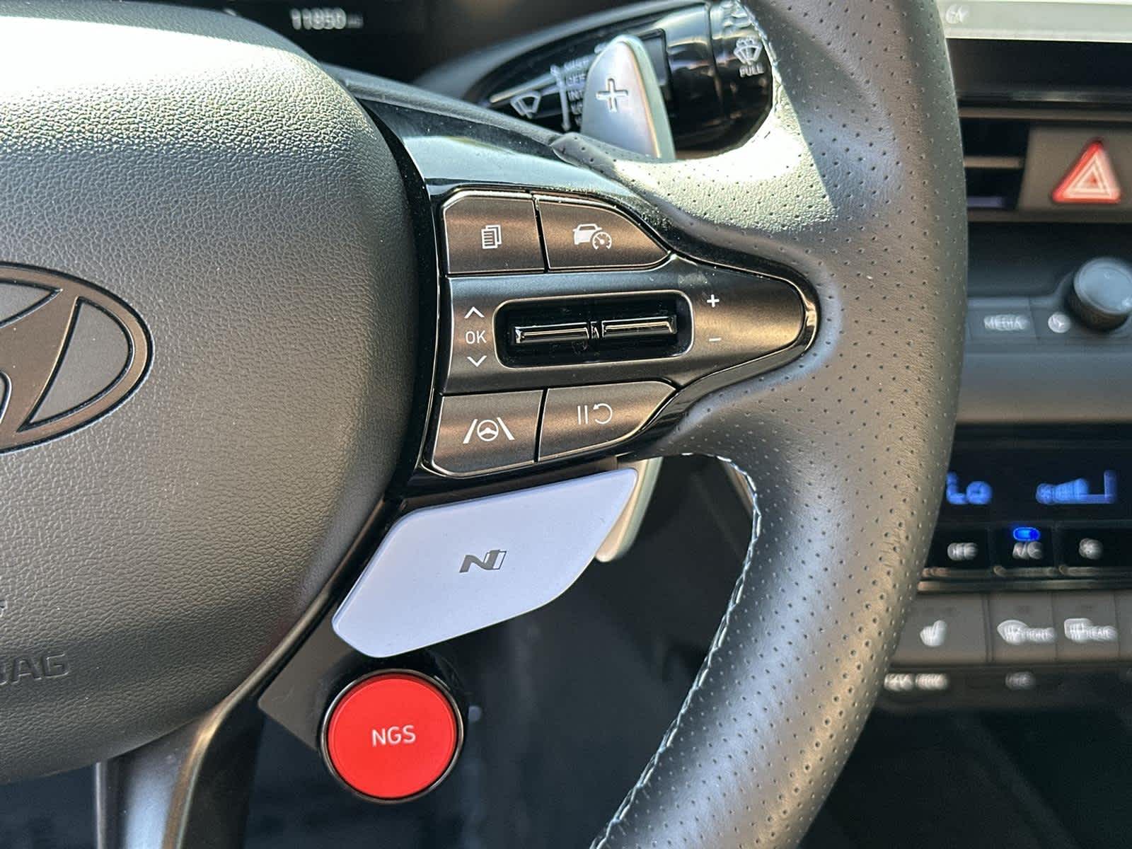 Thumbnail: 2025 Hyundai Elantra - 25