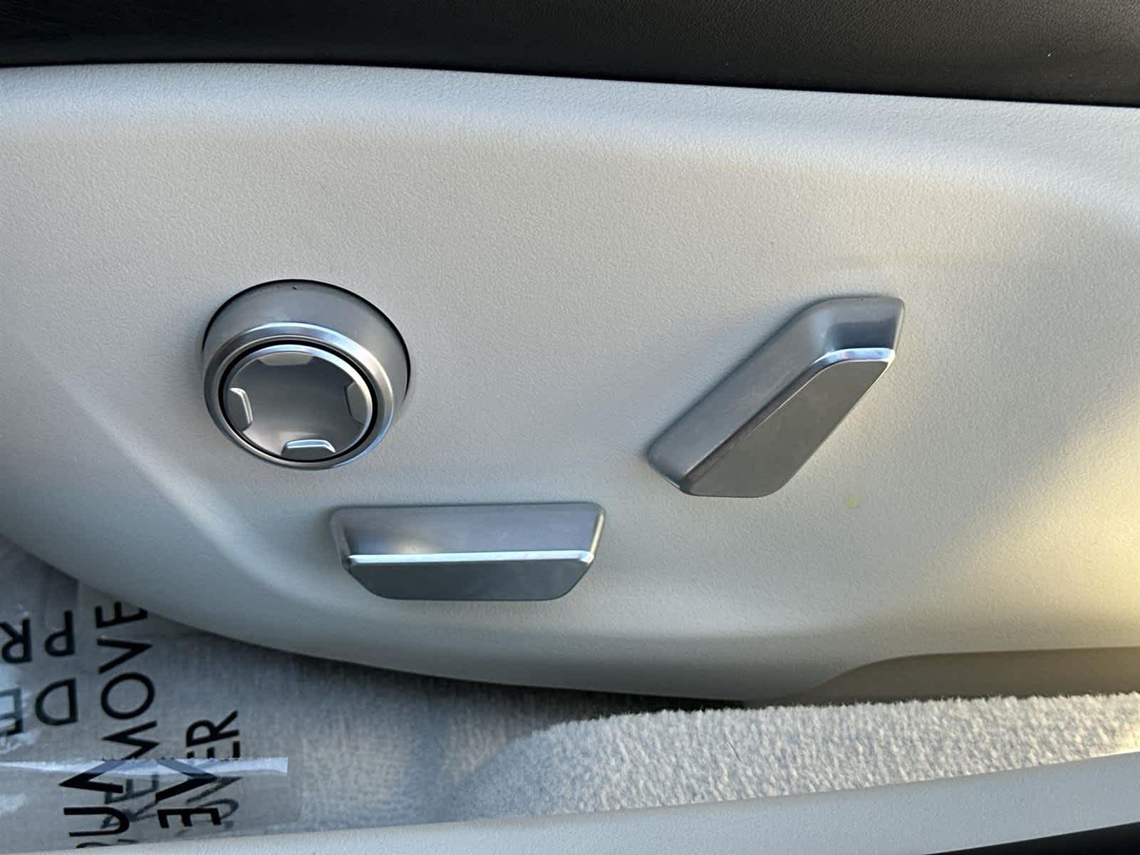 Thumbnail: 2022 Lucid Air - 23