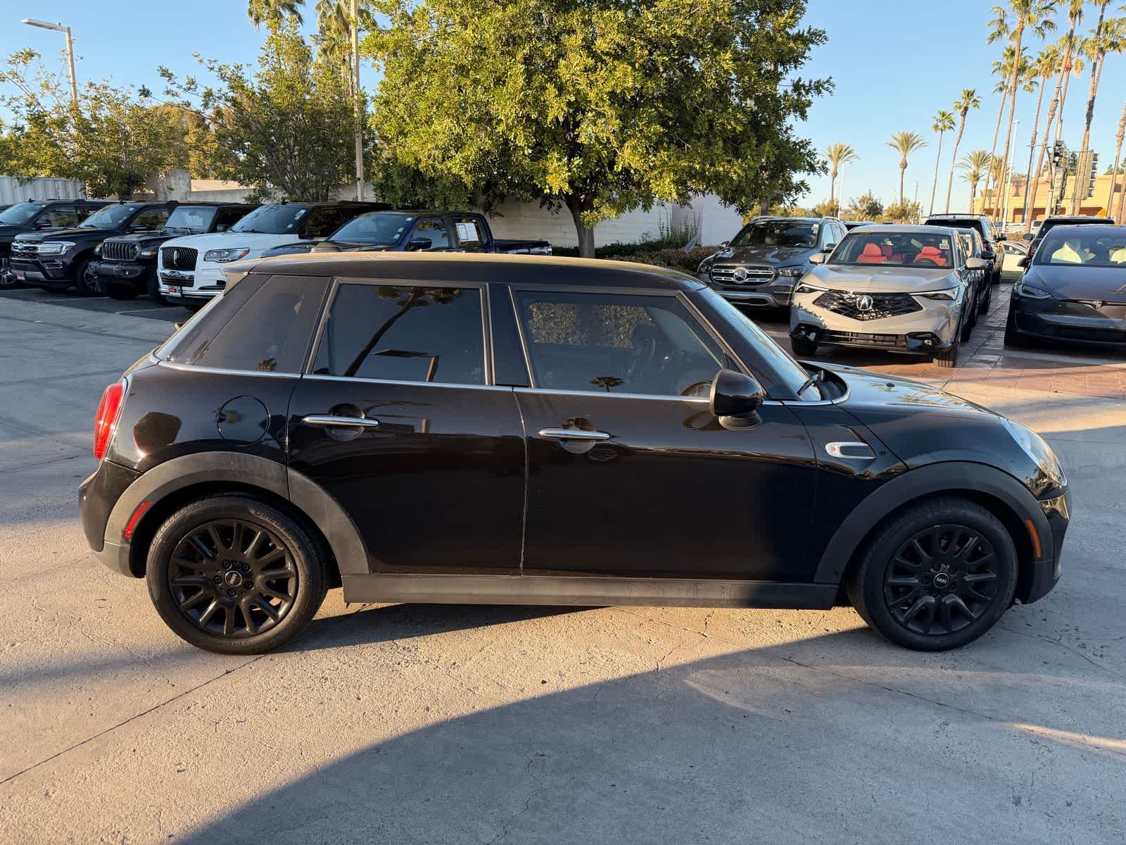 Thumbnail: 2017 MINI Cooper Hardtop - 6