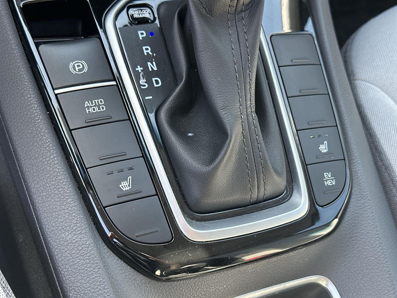 Thumbnail: 2022 Hyundai Ioniq - 26