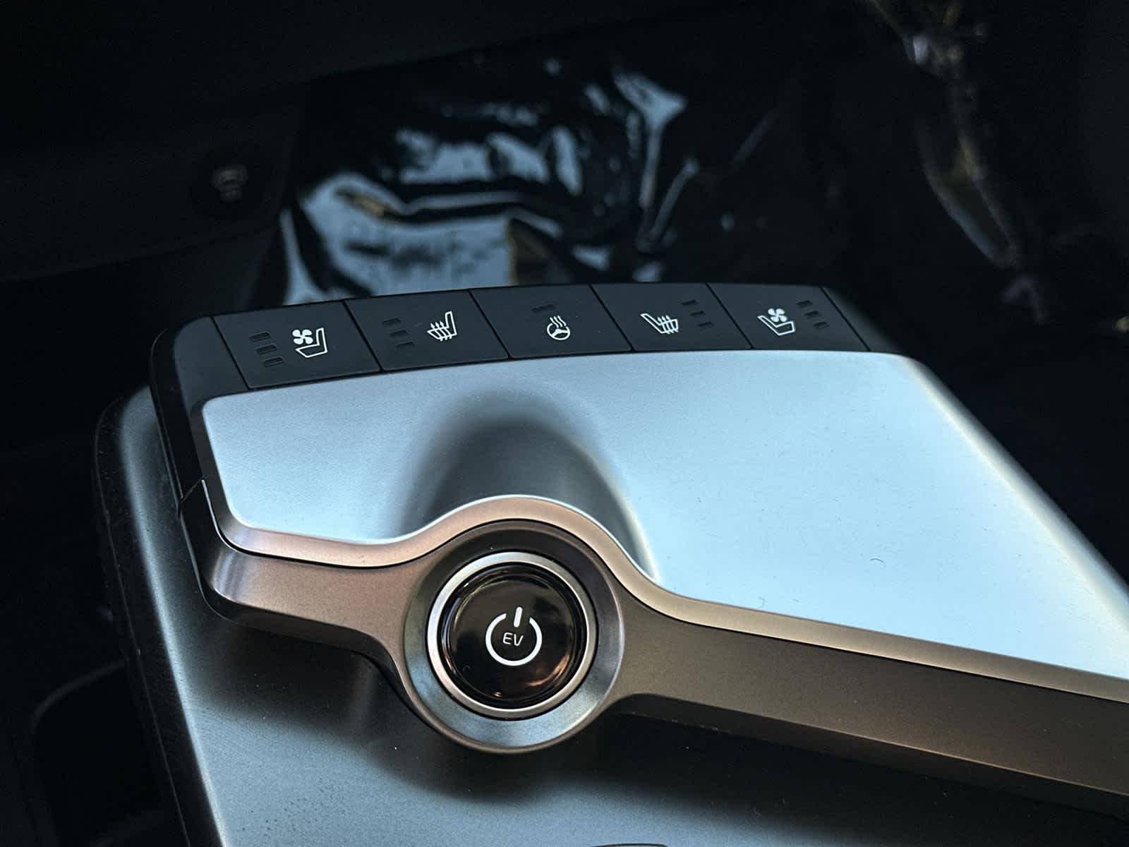 Thumbnail: 2022 Kia EV6 - 26