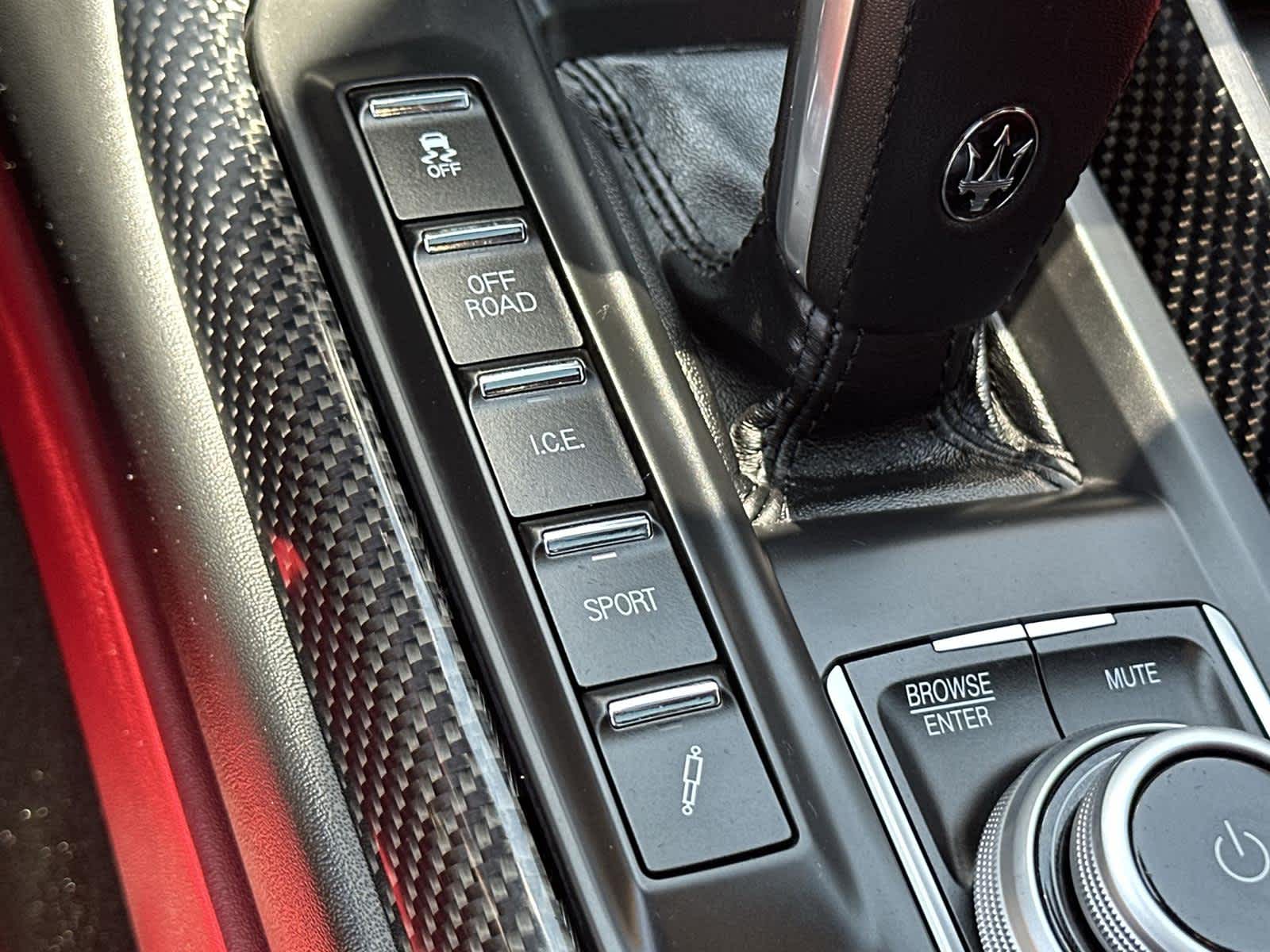Thumbnail: 2021 Maserati Levante - 28