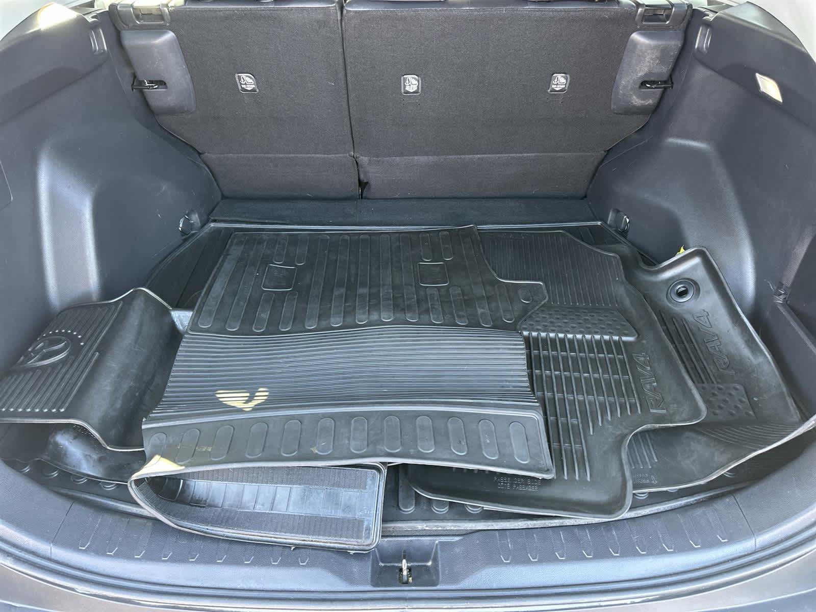 Thumbnail: 2022 Toyota RAV4 - 20