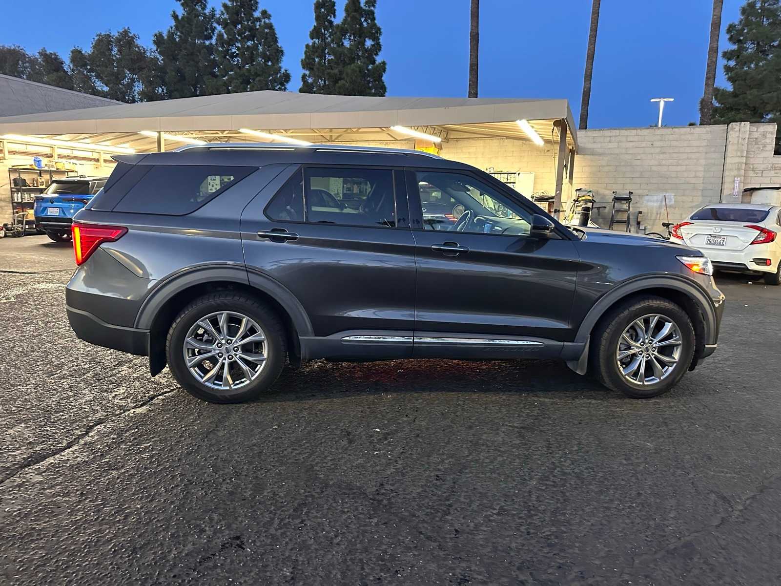 Thumbnail: 2020 Ford Explorer - 6