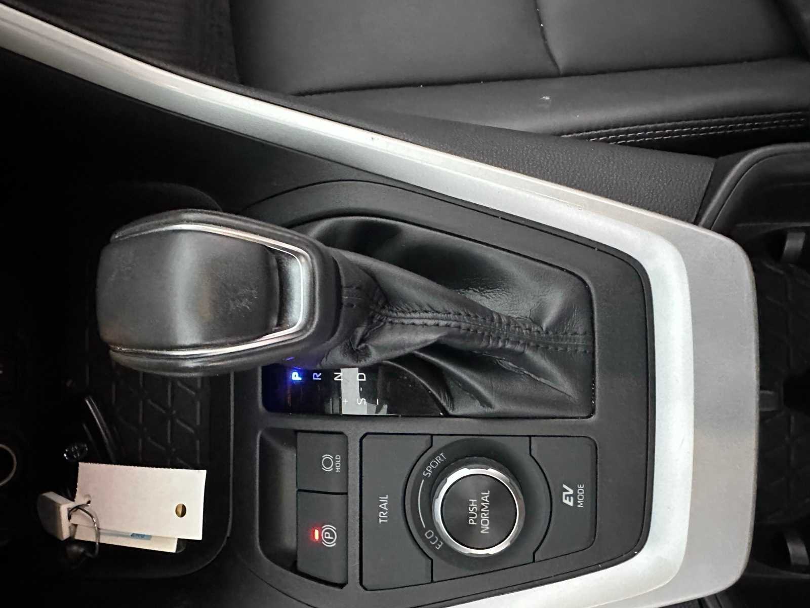 Thumbnail: 2022 Toyota RAV4 - 19