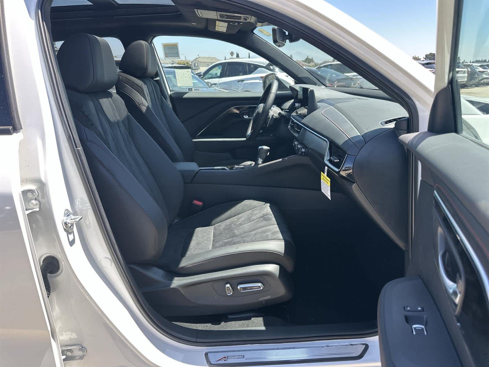 Thumbnail: 2025 Acura ADX - 14