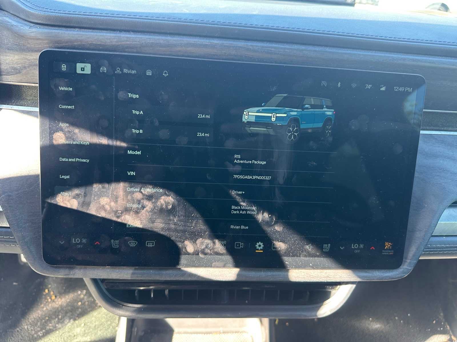 Thumbnail: 2023 Rivian R1S - 14