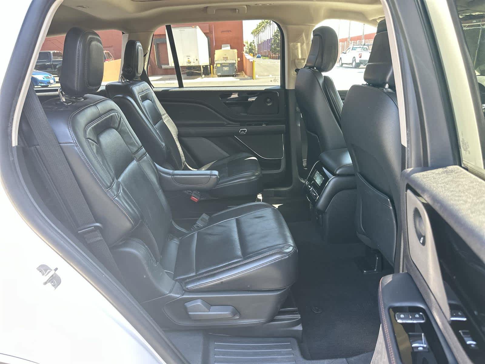 Thumbnail: 2020 Lincoln Aviator - 14