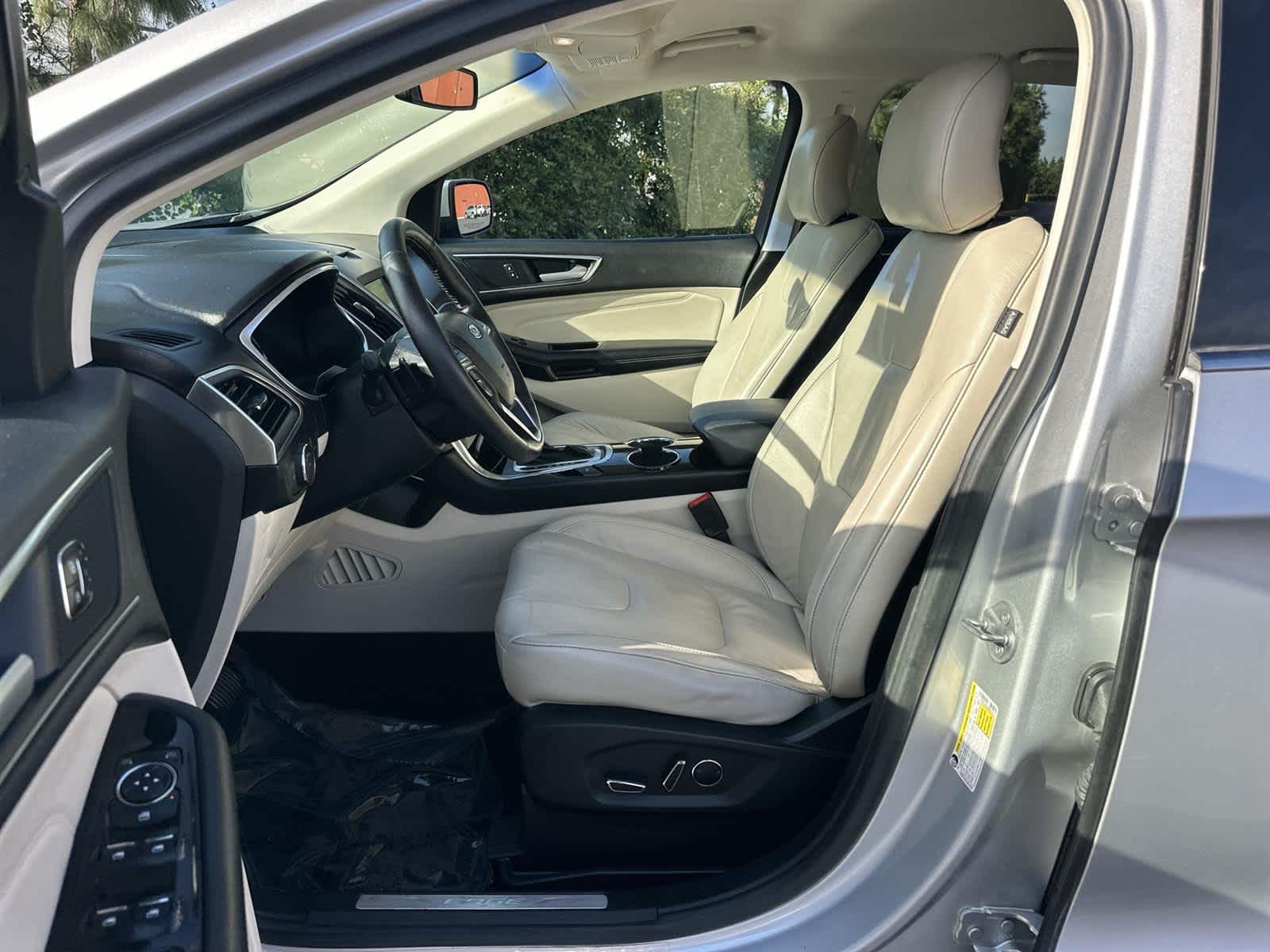 Thumbnail: 2016 Ford Edge - 11