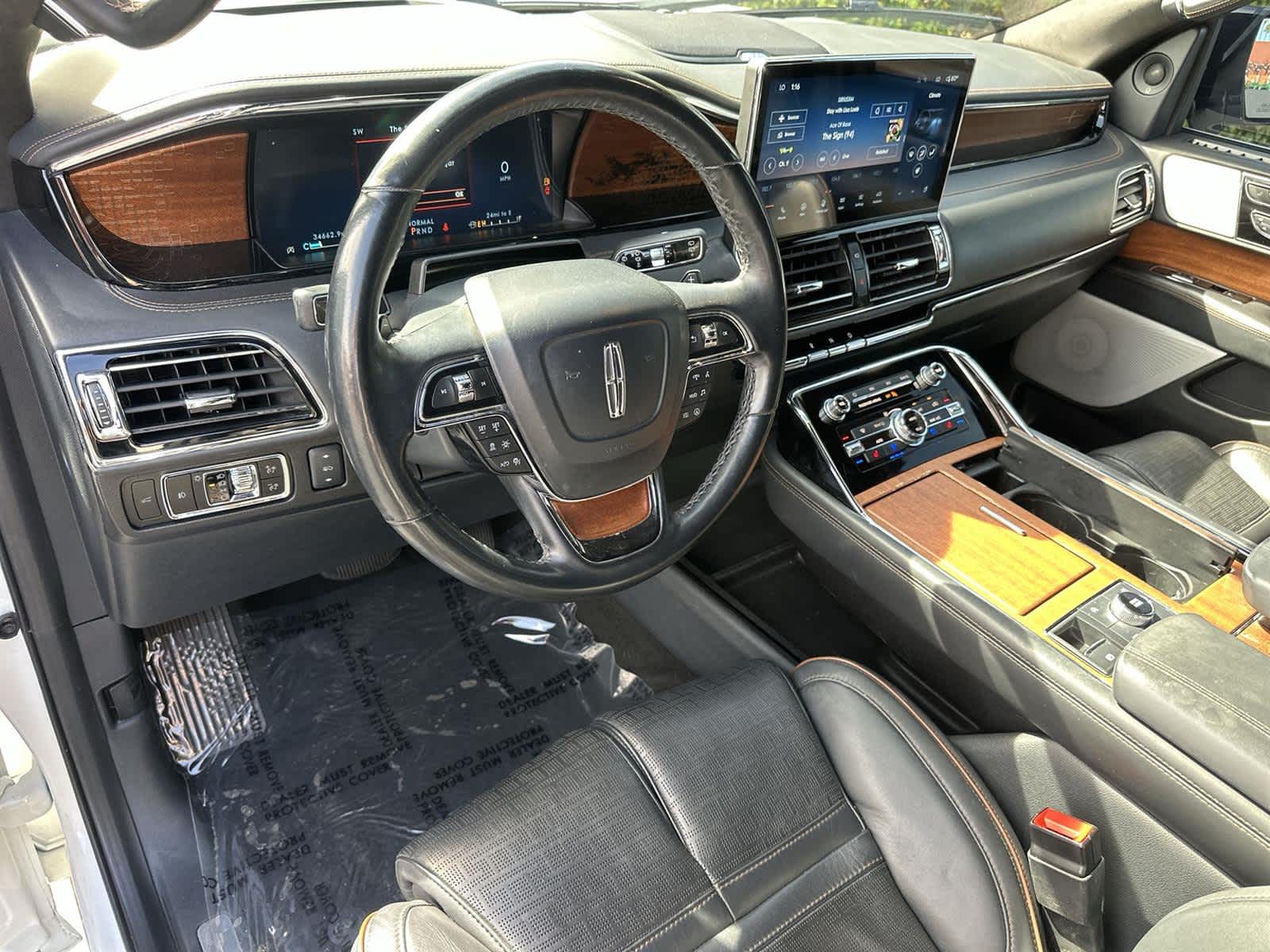 Thumbnail: 2023 Lincoln Navigator L - 2