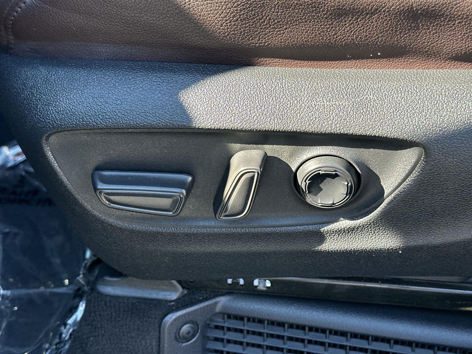 Thumbnail: 2023 Toyota Sienna - 22