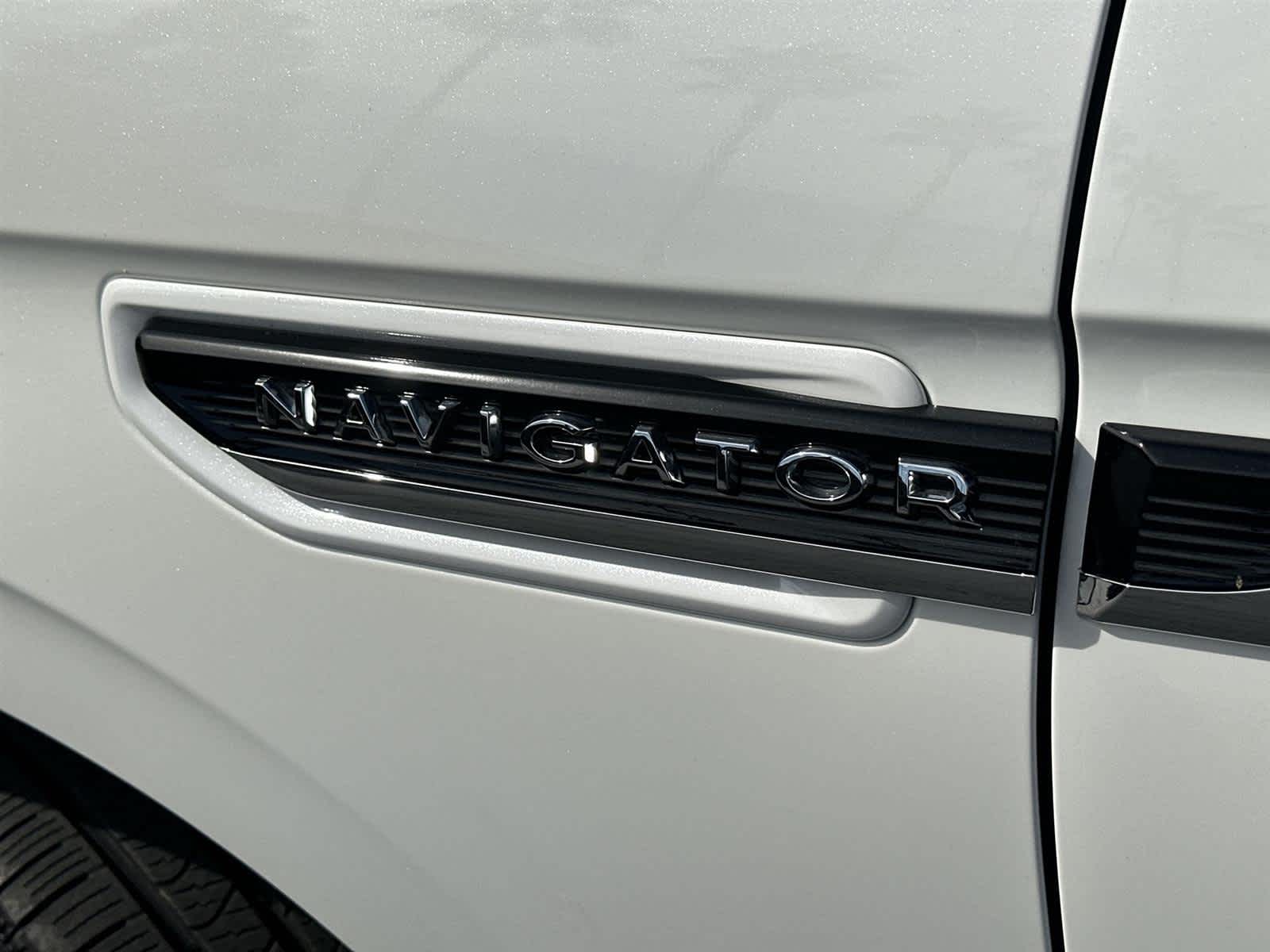 Thumbnail: 2023 Lincoln Navigator L - 7
