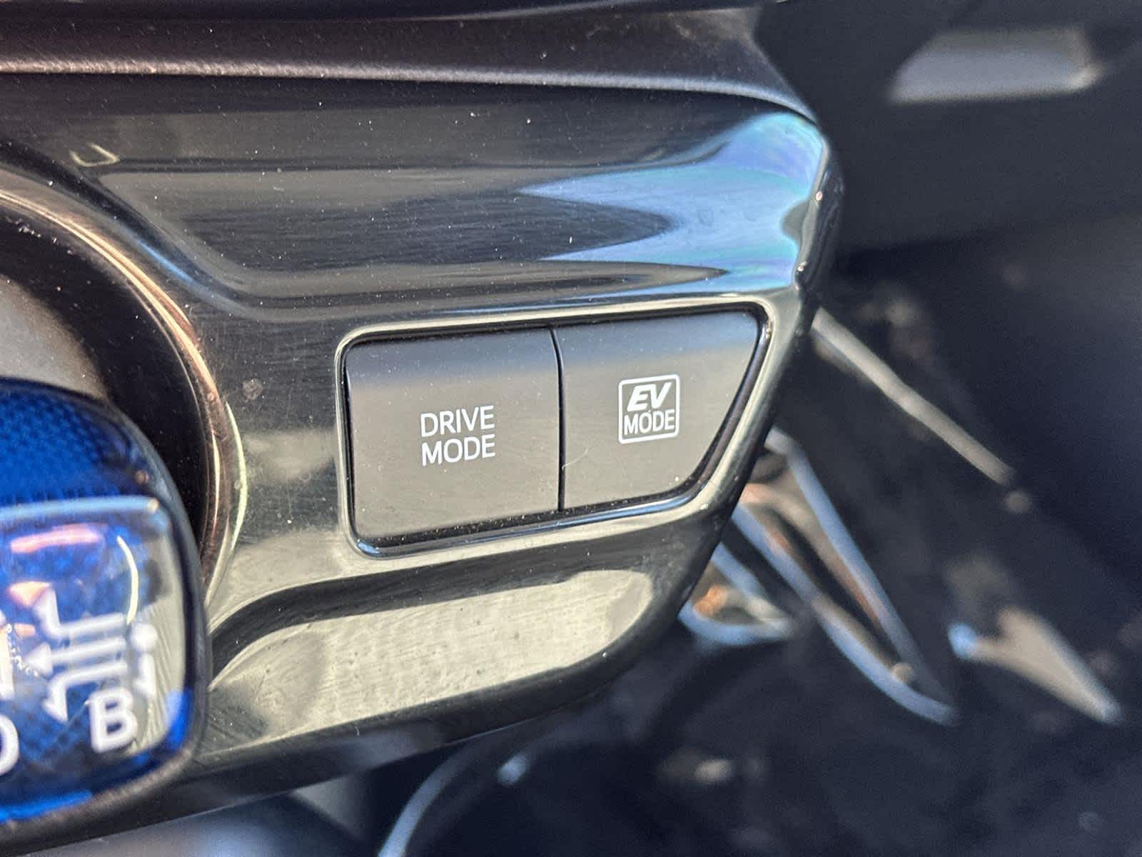 Thumbnail: 2016 Toyota Prius - 25