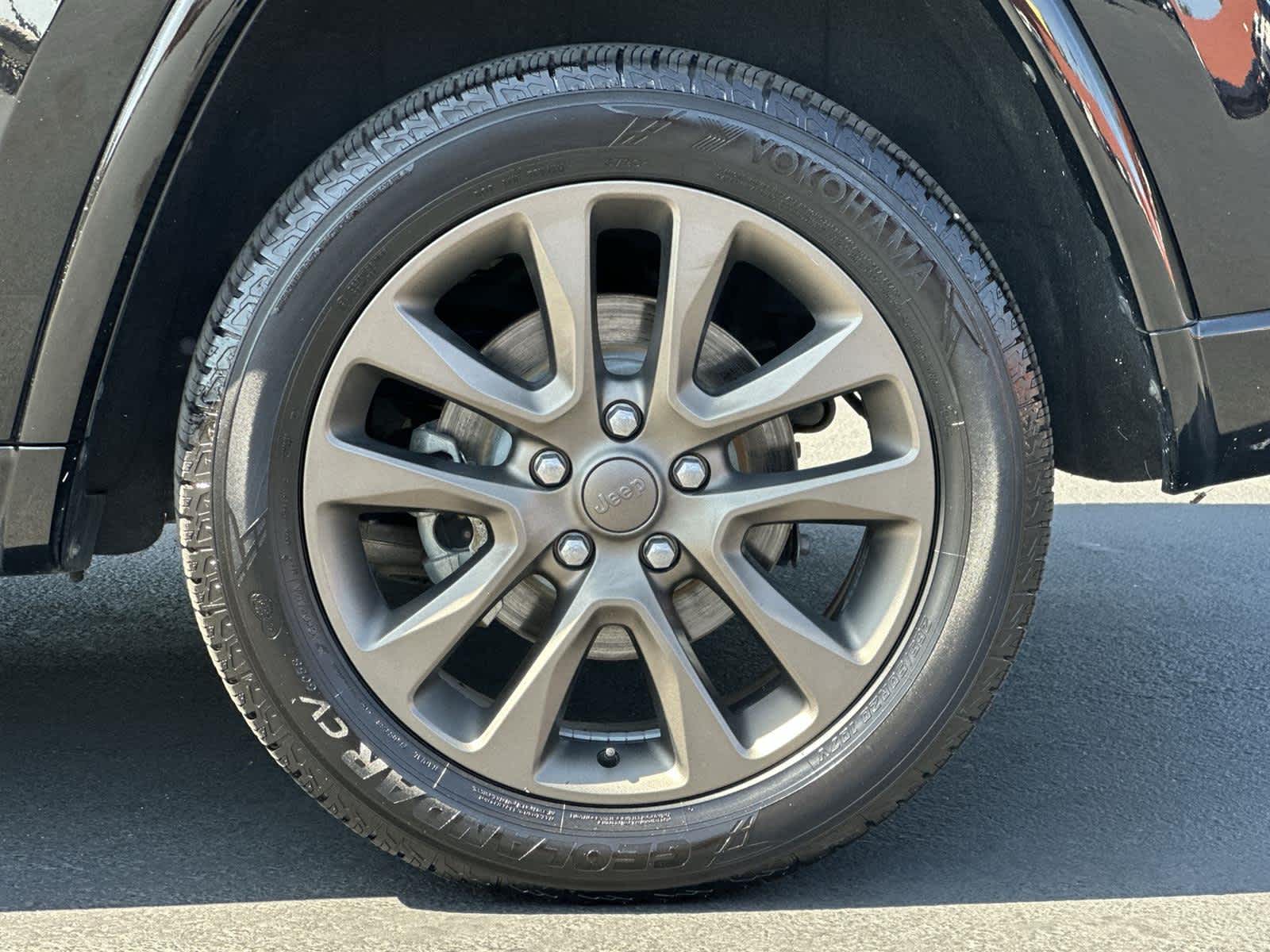 Thumbnail: 2017 Jeep Grand Cherokee - 8