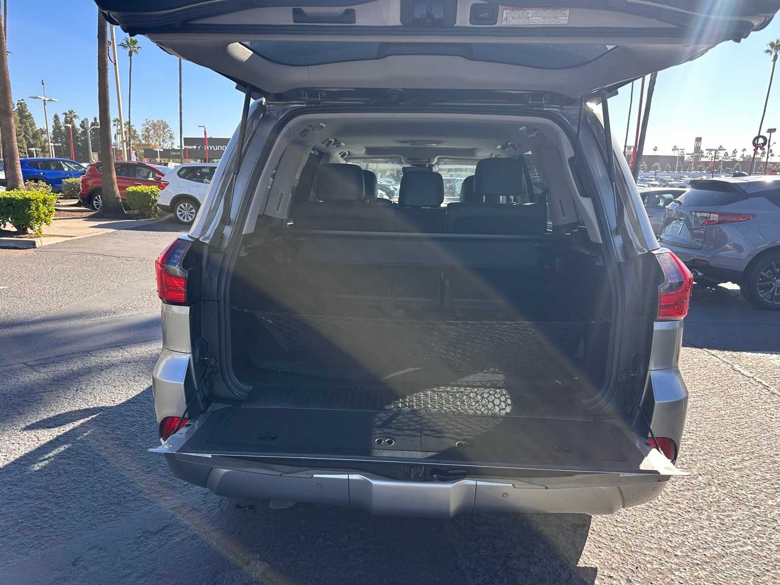 Thumbnail: 2019 Lexus LX - 10