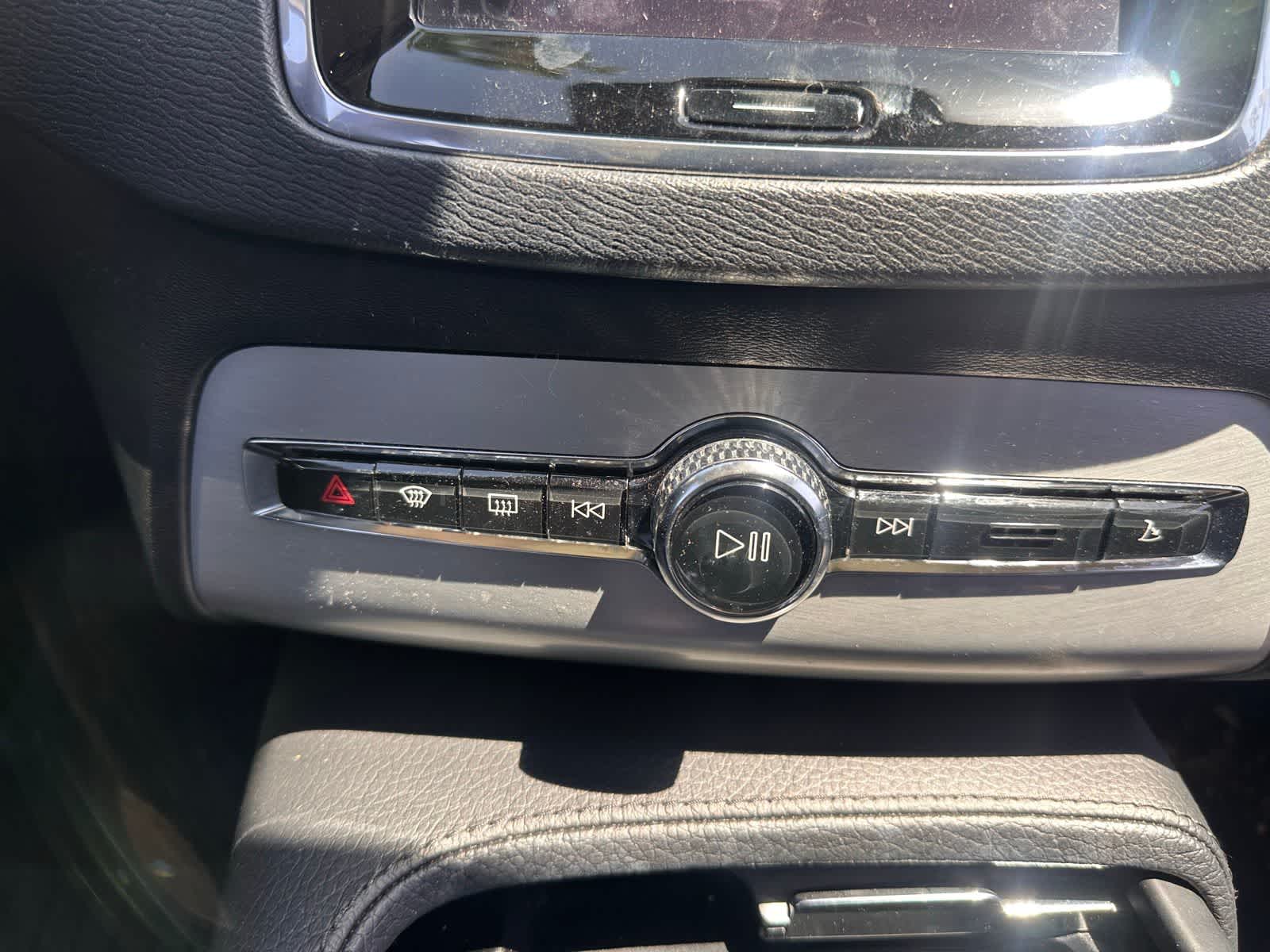 Thumbnail: 2016 Volvo XC90 - 16
