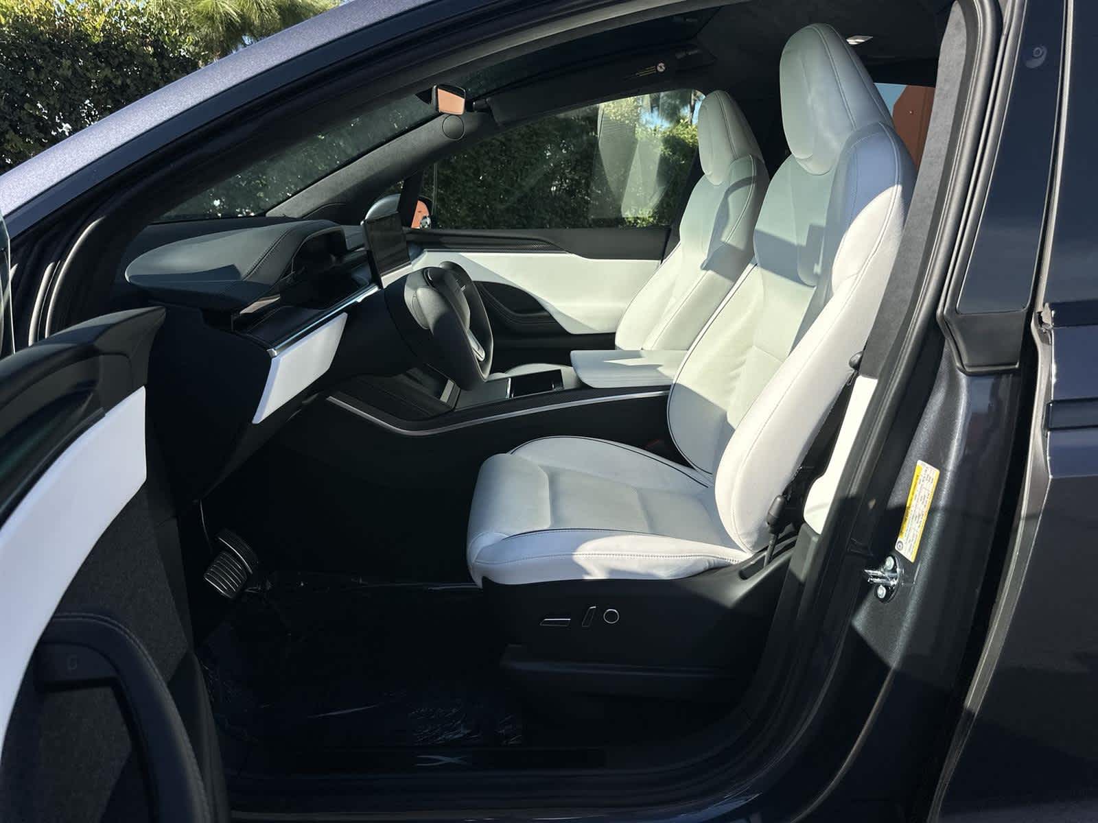 Thumbnail: 2023 Tesla Model X - 11