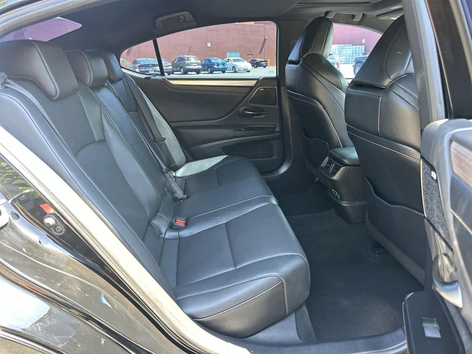 Thumbnail: 2020 Lexus ES - 13