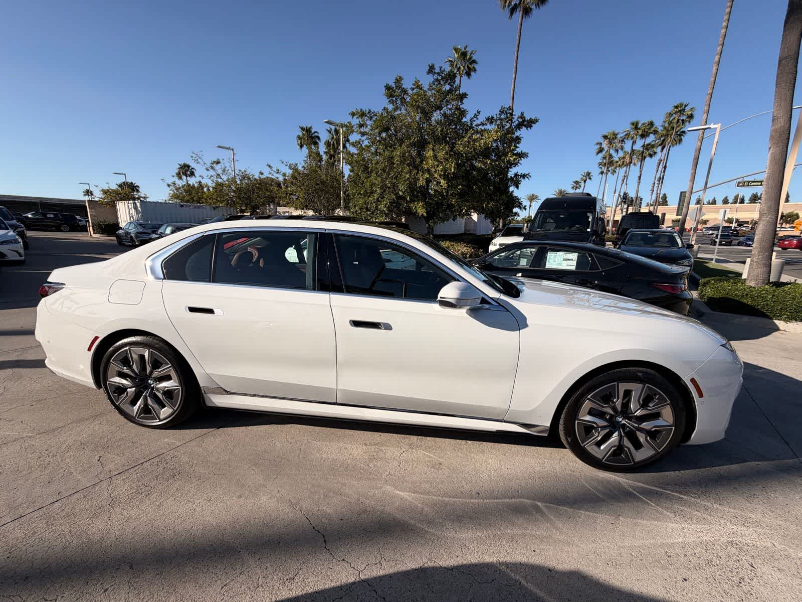 Thumbnail: 2025 BMW i7 - 6