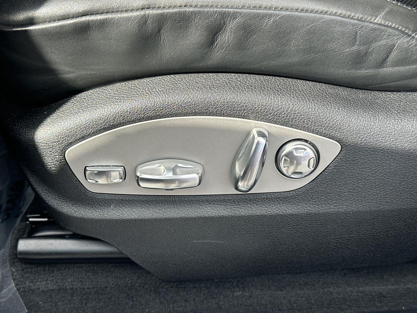 Thumbnail: 2023 Porsche Macan - 23