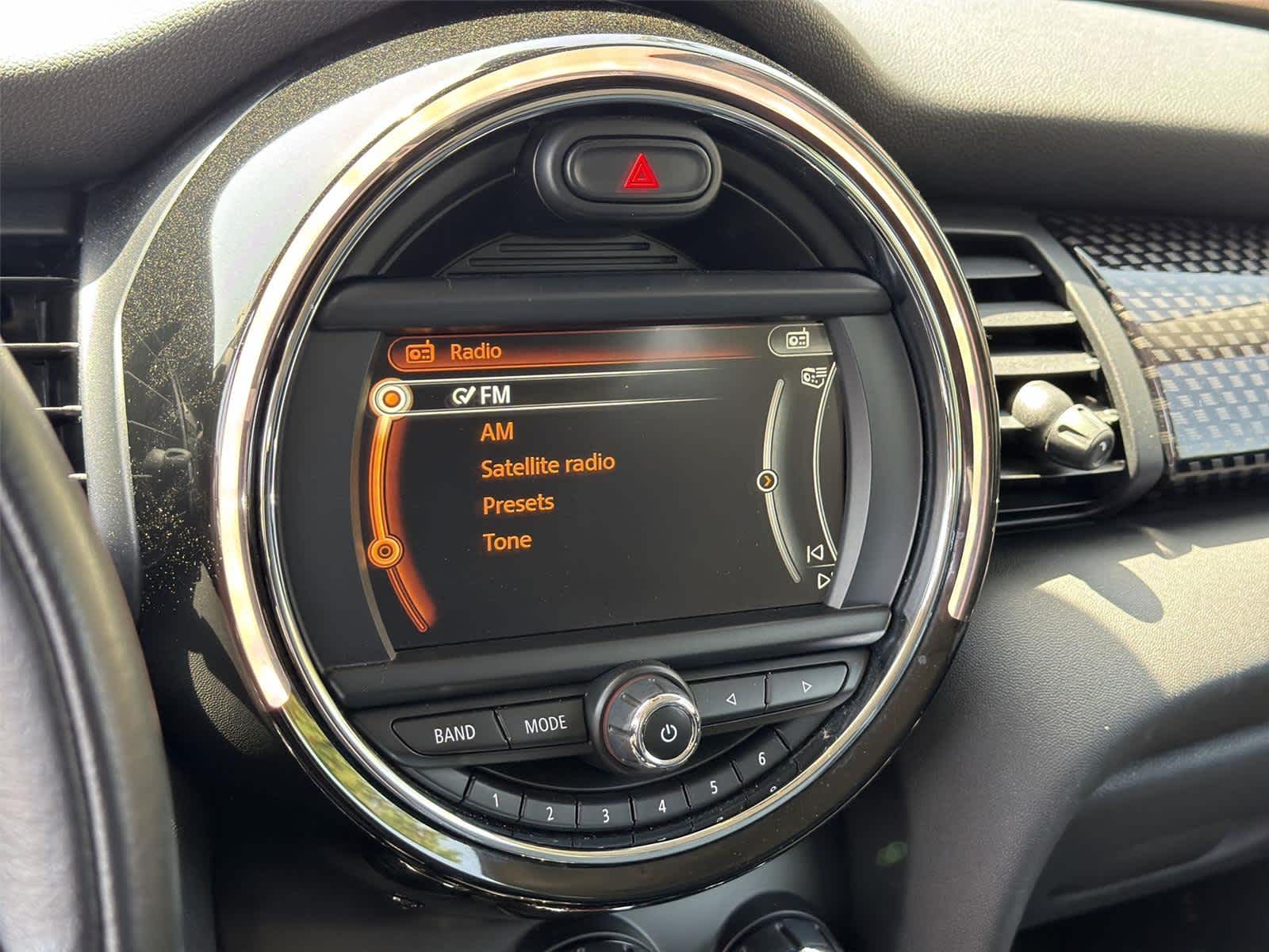 Thumbnail: 2018 MINI Cooper Hardtop - 17