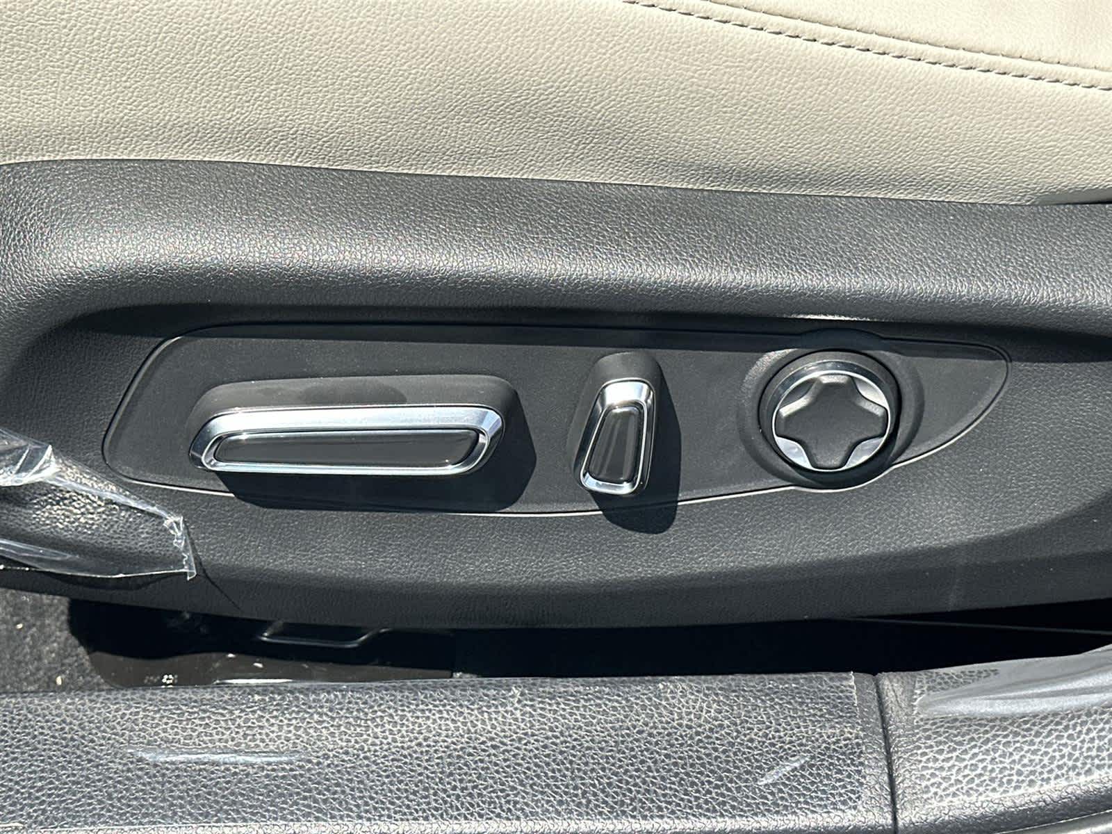 Thumbnail: 2025 Acura Integra - 24