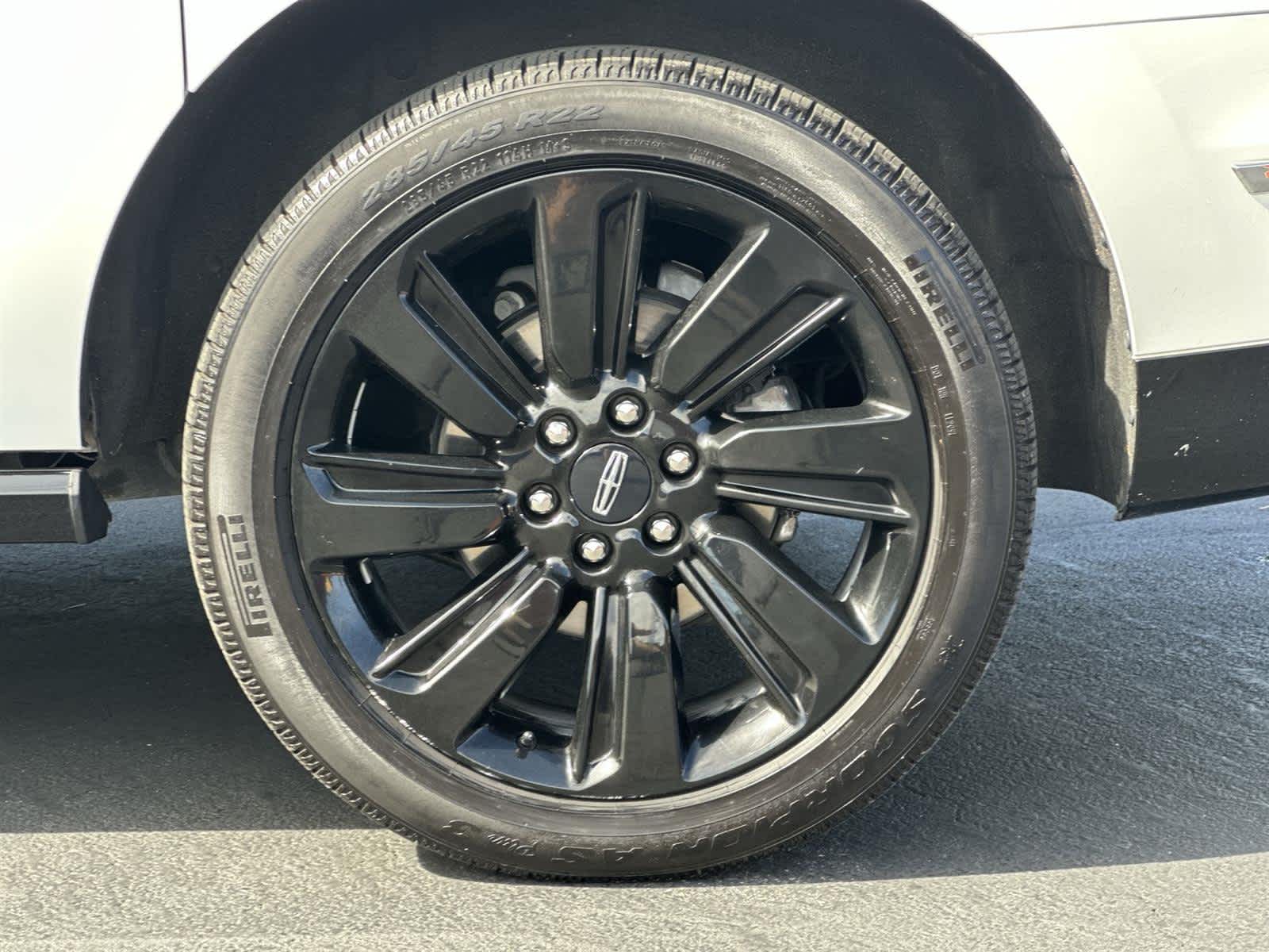 Thumbnail: 2023 Lincoln Navigator L - 8