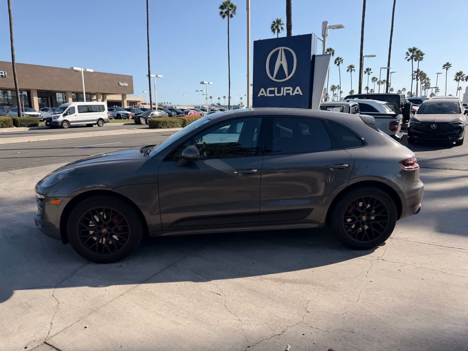 Thumbnail: 2018 Porsche Macan - 2