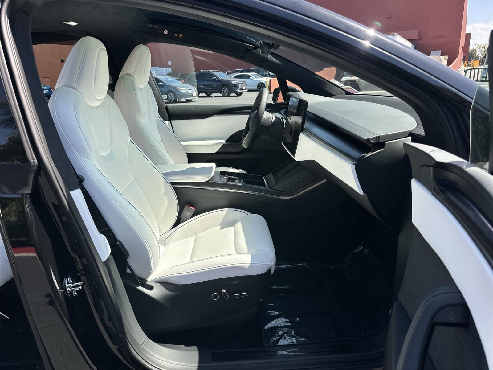 Thumbnail: 2026 Tesla Model X - 14