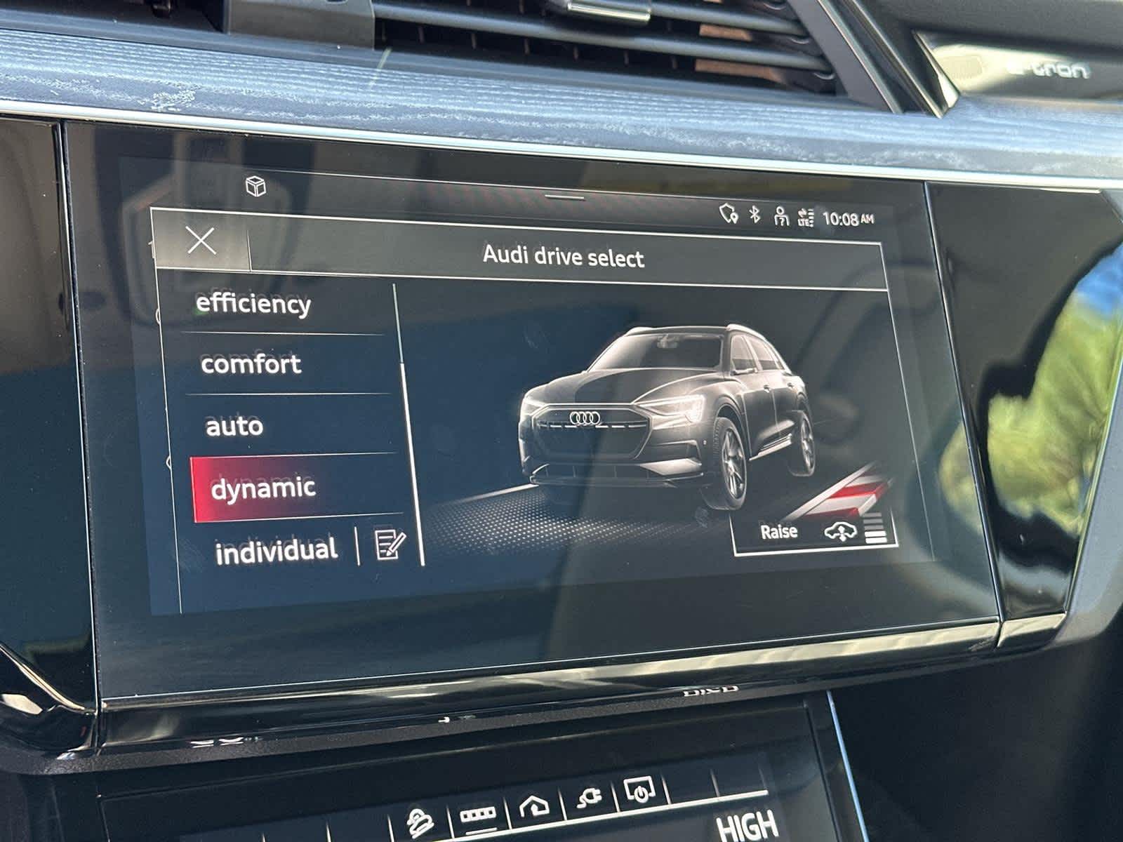 Thumbnail: 2022 Audi e-tron - 31