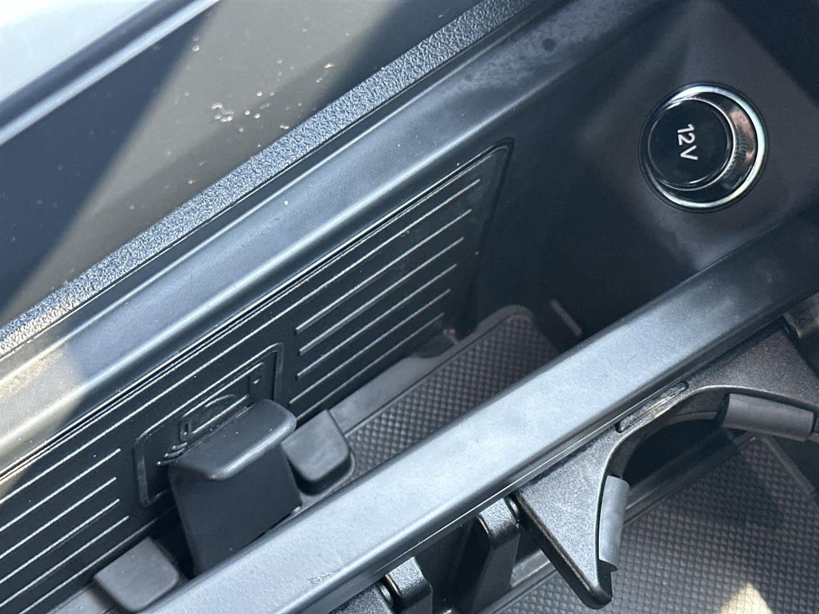 Thumbnail: 2024 Audi Q8 e-tron - 28