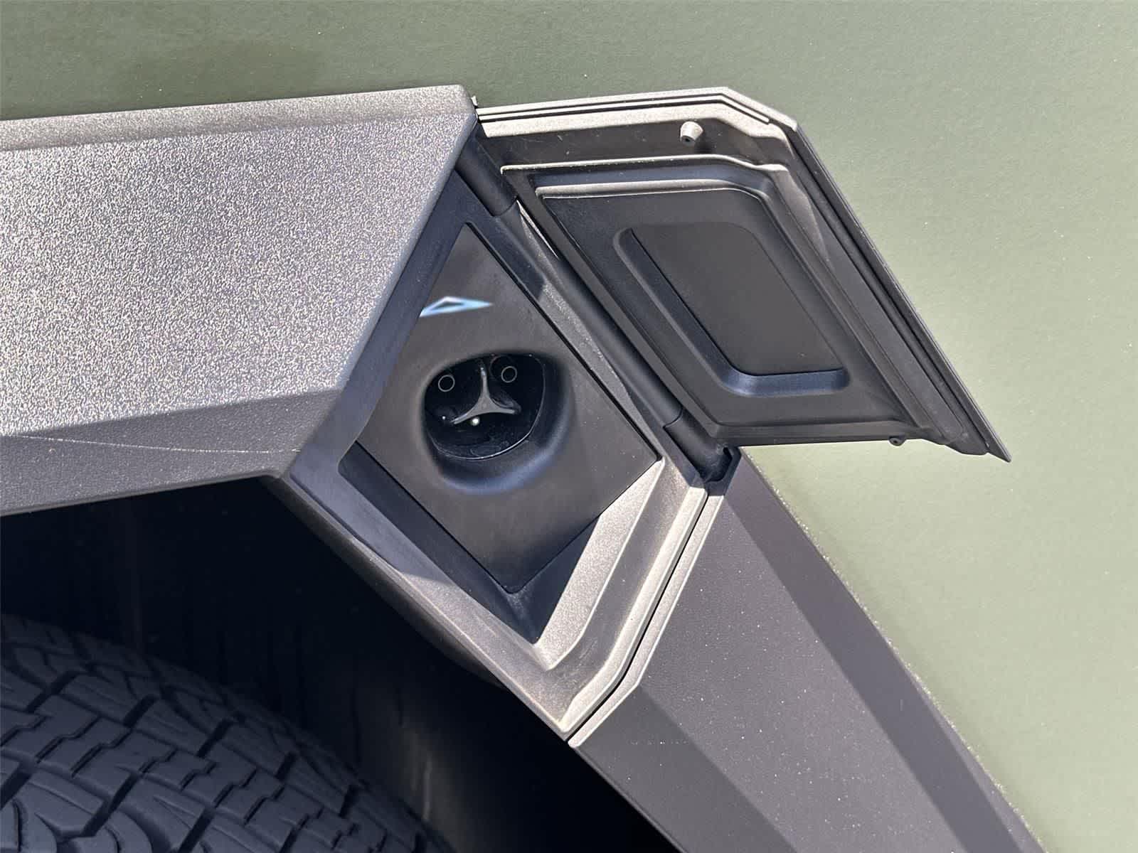 Thumbnail: 2024 Tesla Cybertruck - 9