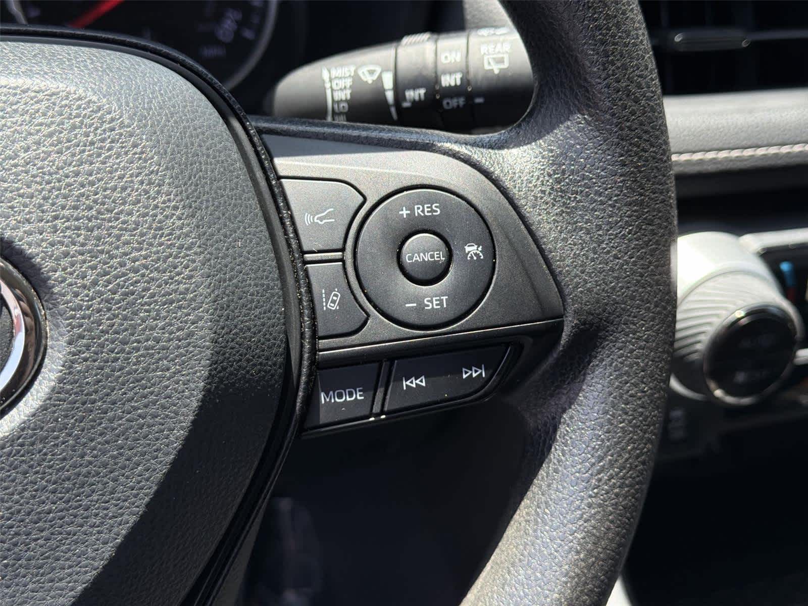Thumbnail: 2022 Toyota RAV4 - 33