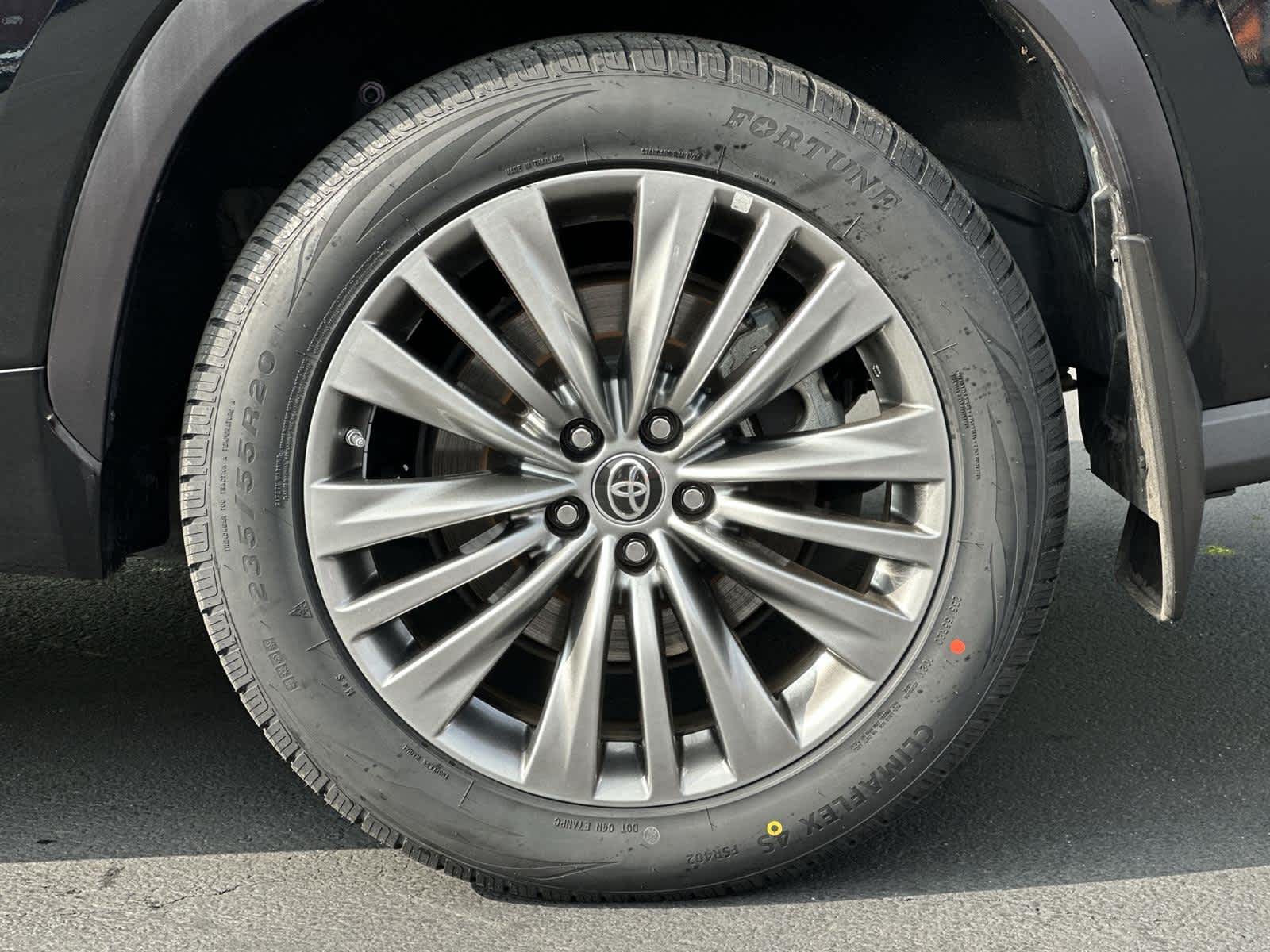 Thumbnail: 2022 Toyota Highlander - 8