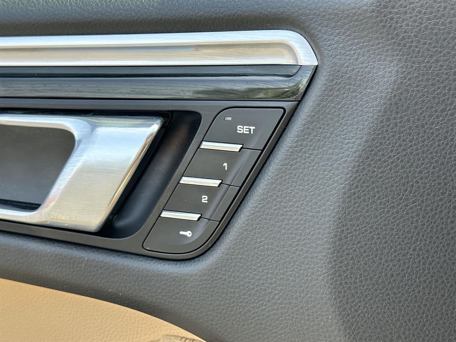 Thumbnail: 2018 Porsche Macan - 30