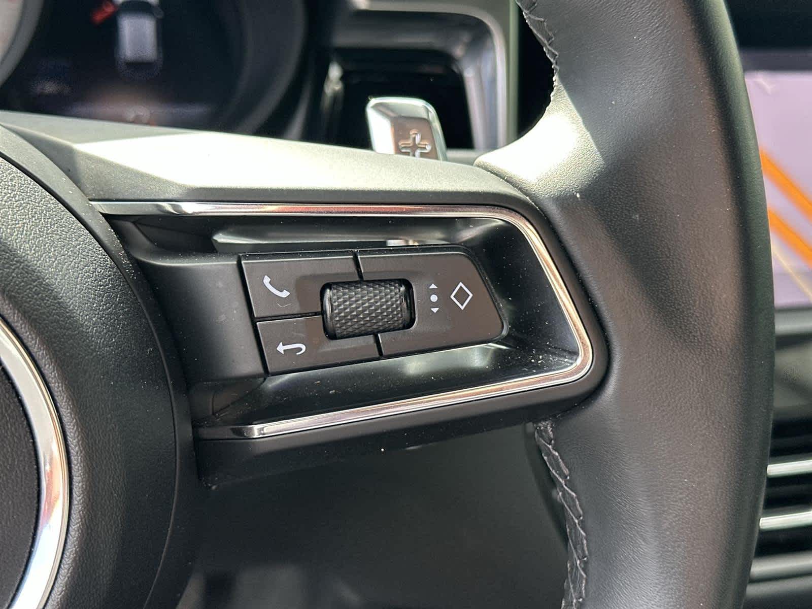 Thumbnail: 2023 Porsche Macan - 25